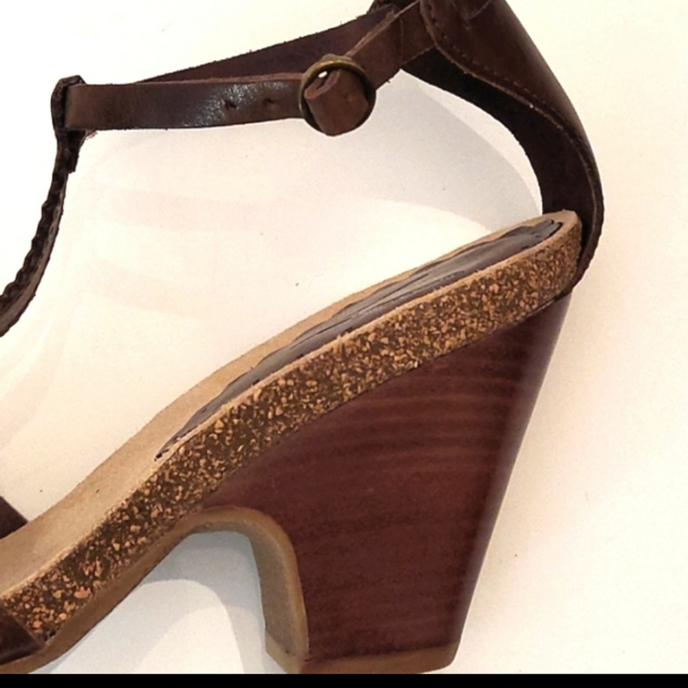 EUC Vincent Camuto cork leather strappy sandals with 3 inch heel. - Picture 4 of 6